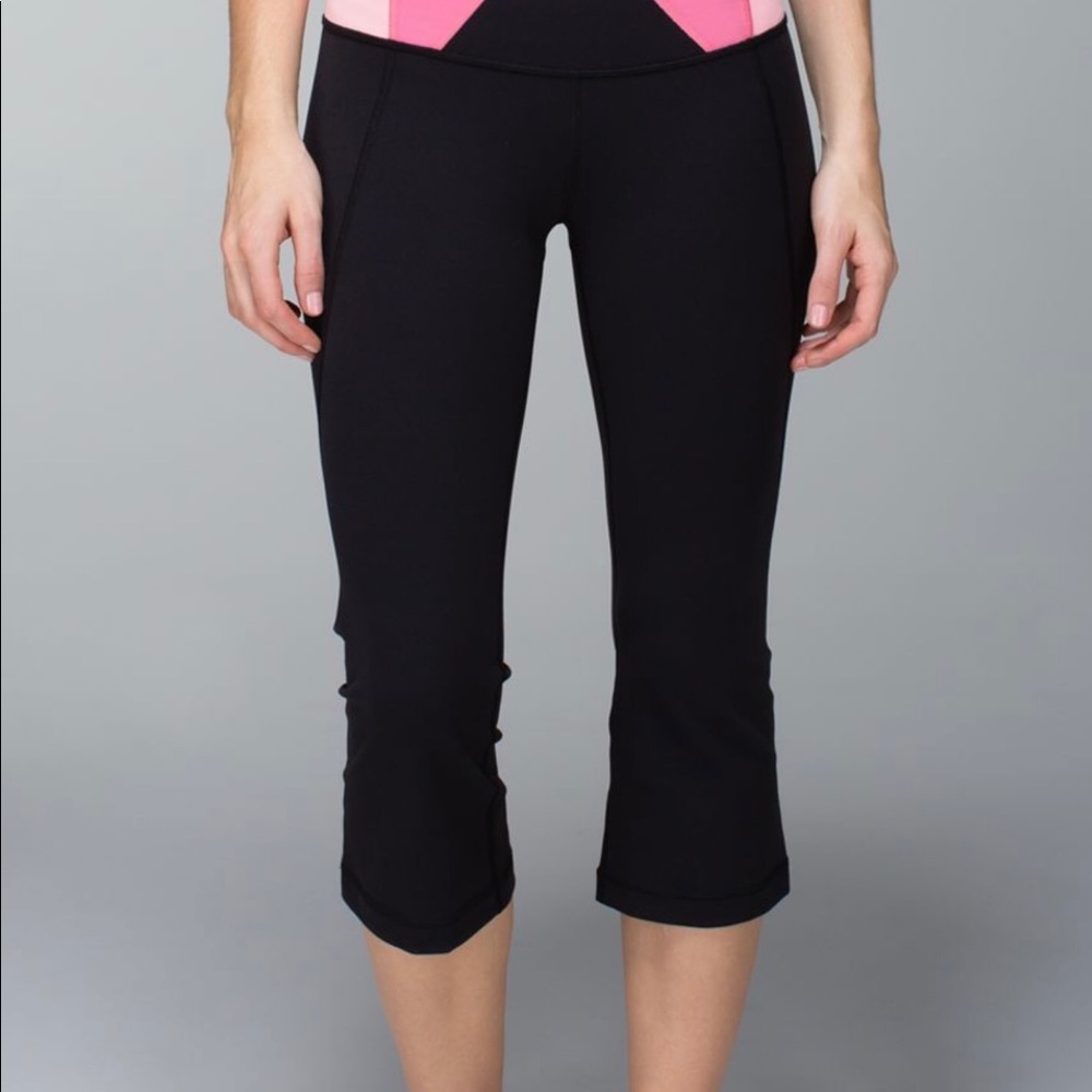 Lululemon Gather and Crow Crop. Size 4
